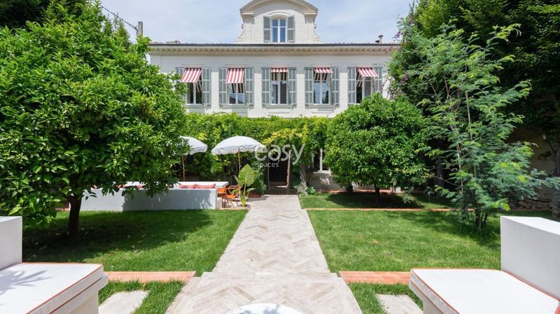 Location agency specialized in shooting locations in Marseille, France