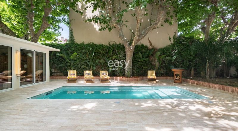 villa with swimming pool available for professional photoshoot sessions in Marseille, France