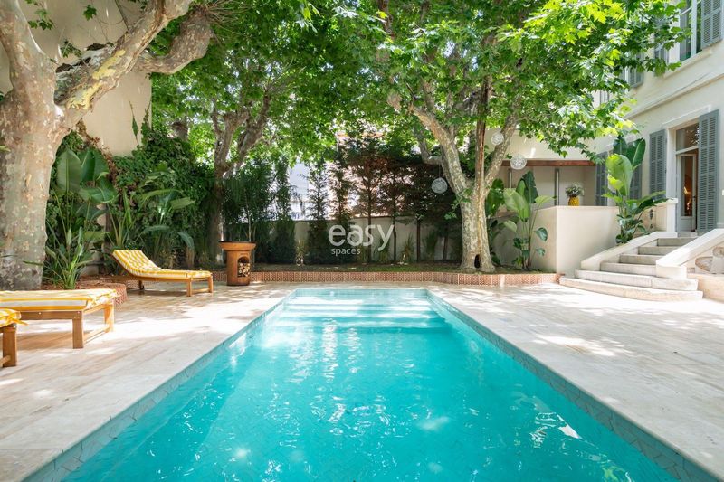 location of shooting venue in Marseille, France for professional photo and video sessions