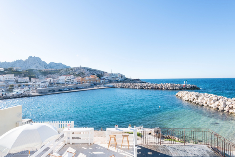 Place available for rent with direct sea access for professional photo shooting session in Marseille, France