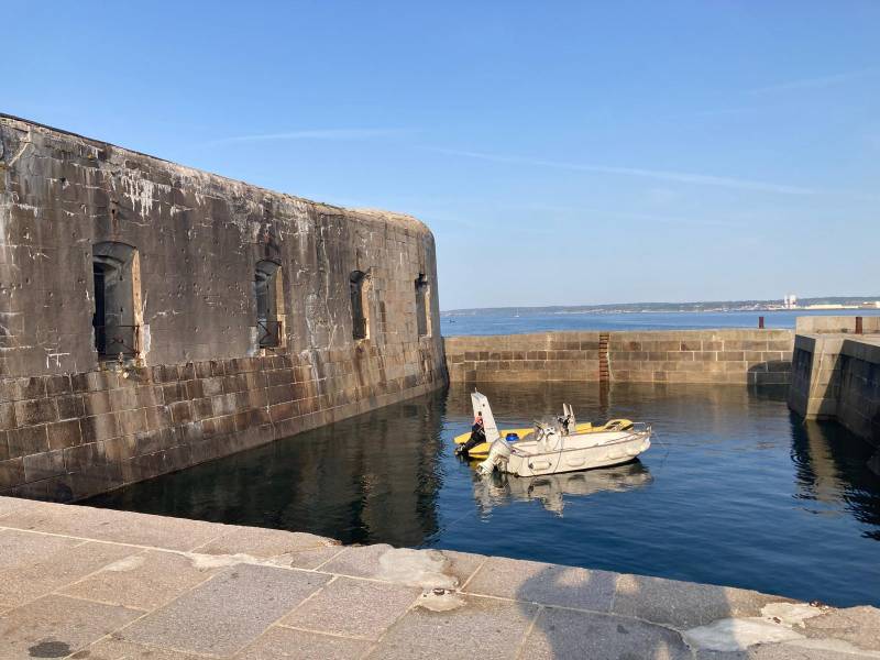 Event venue located in the middle of the open sea off the coast of FRANCE
