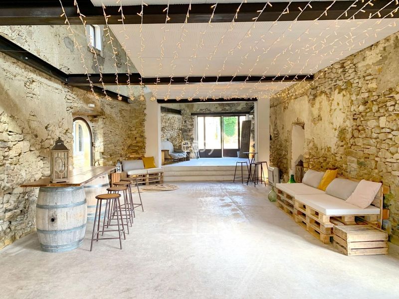 rent an event venue in the beautiful and historic Luberon region of FRANCE