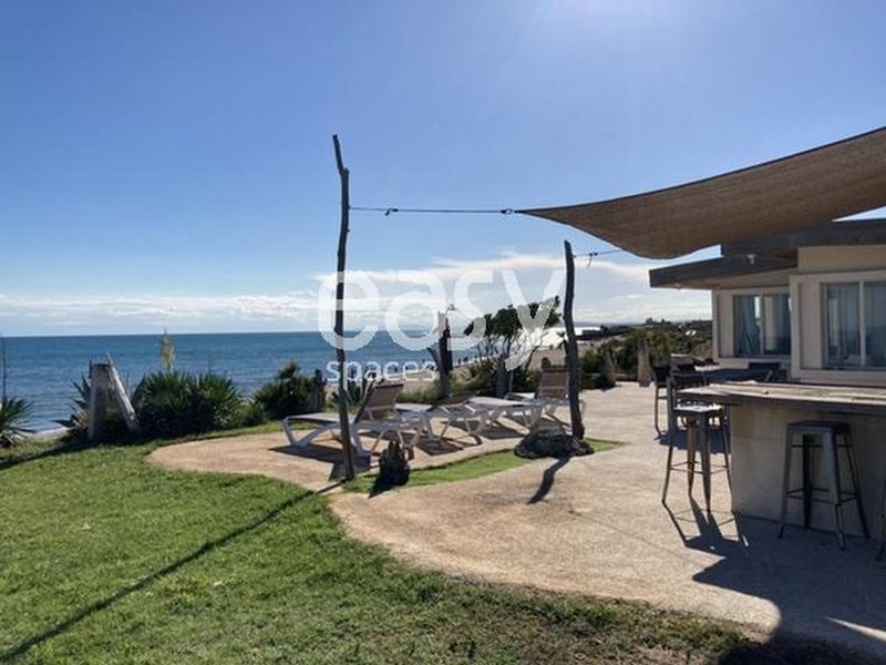 decor for photo shoots with a sea view near Montpellier city