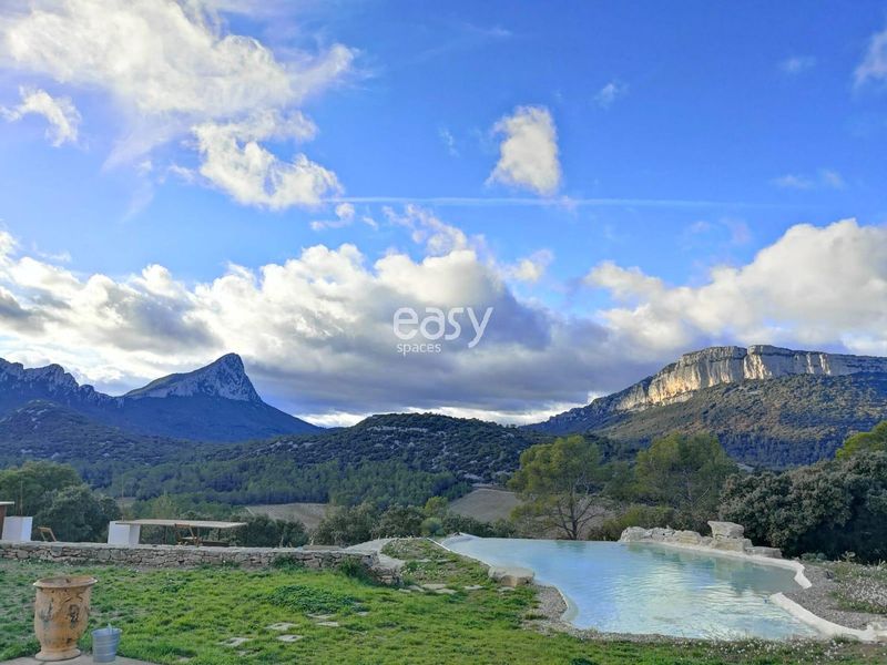 Shooting location with swimming pool in the beautiful sunny South of France
