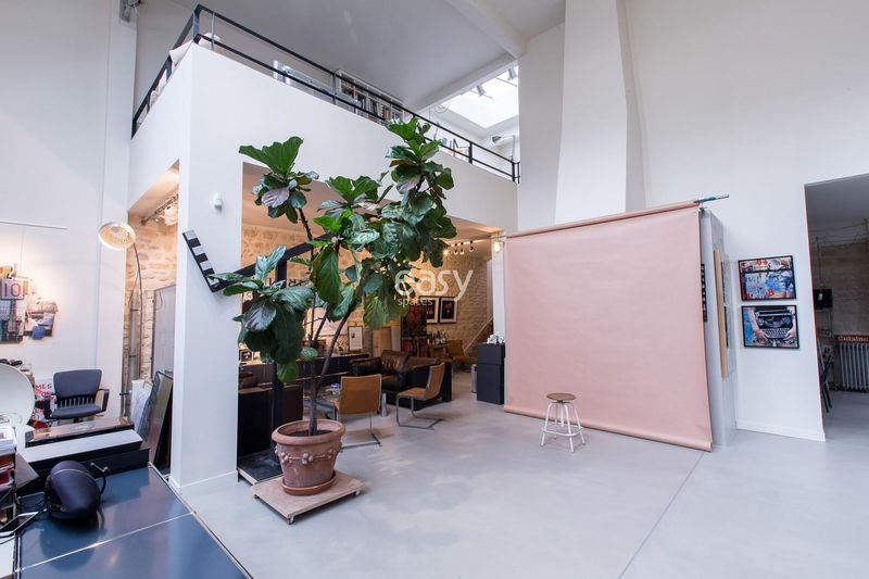 rent a photography studio conveniently located near Paris for your professional needs