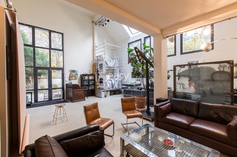 rent a filming location near Paris for professional production purposes