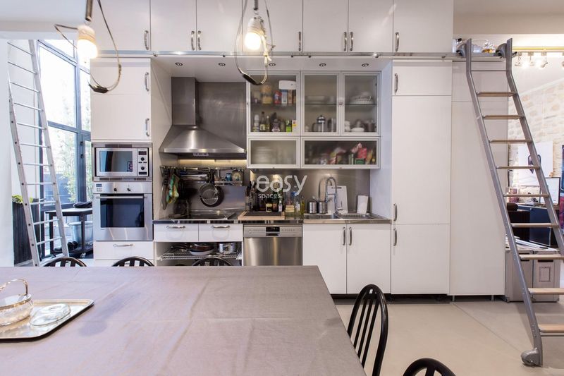 how to rent a suitable location for professional photo shoots in Paris?