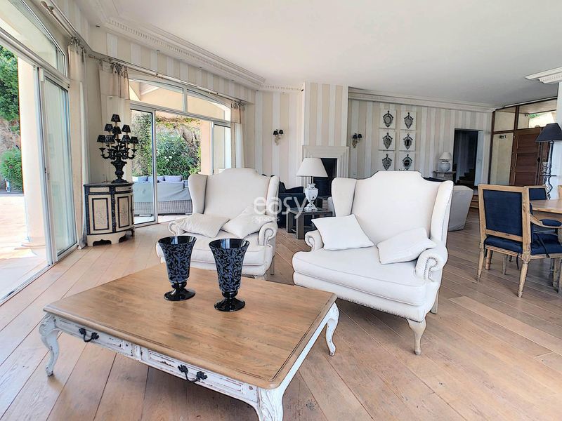 location scouting agency specialized in identifying and securing film and photography sites