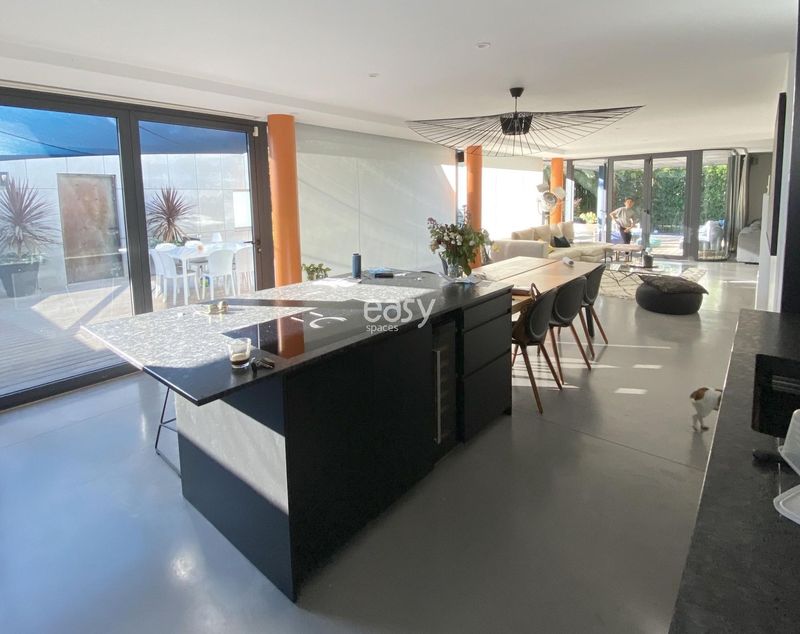 Famous and Recognized Film and Photography Locations in the South of France, Including Marseille, Aix-en-Provence, Nice, and Saint-Tropez