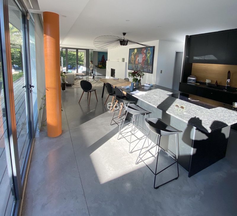 renting a private villa in Marseilles, France, for a professional photo shoot