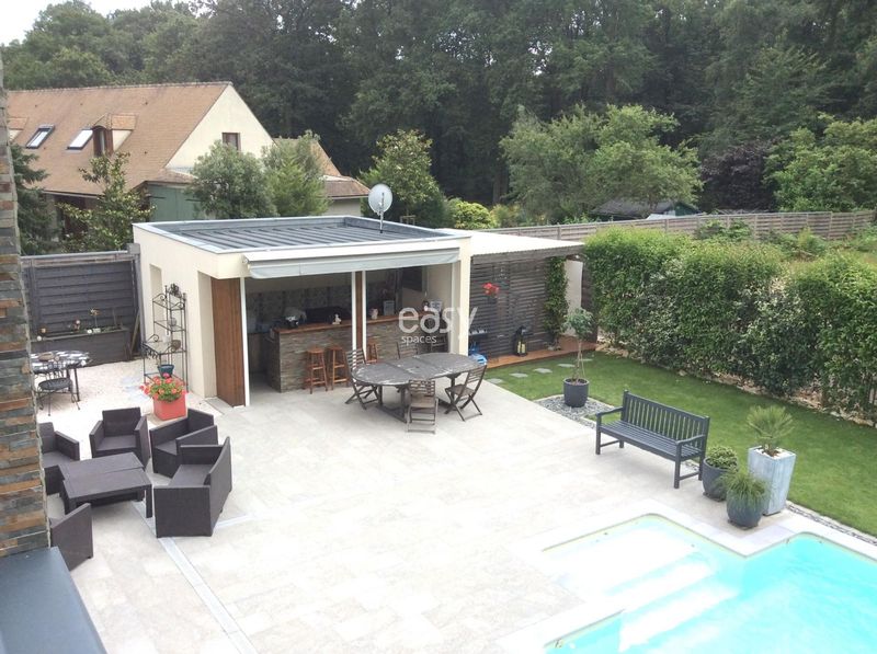 Villa with Swimming Pool Available for Event Hosting Purposes in Paris, France