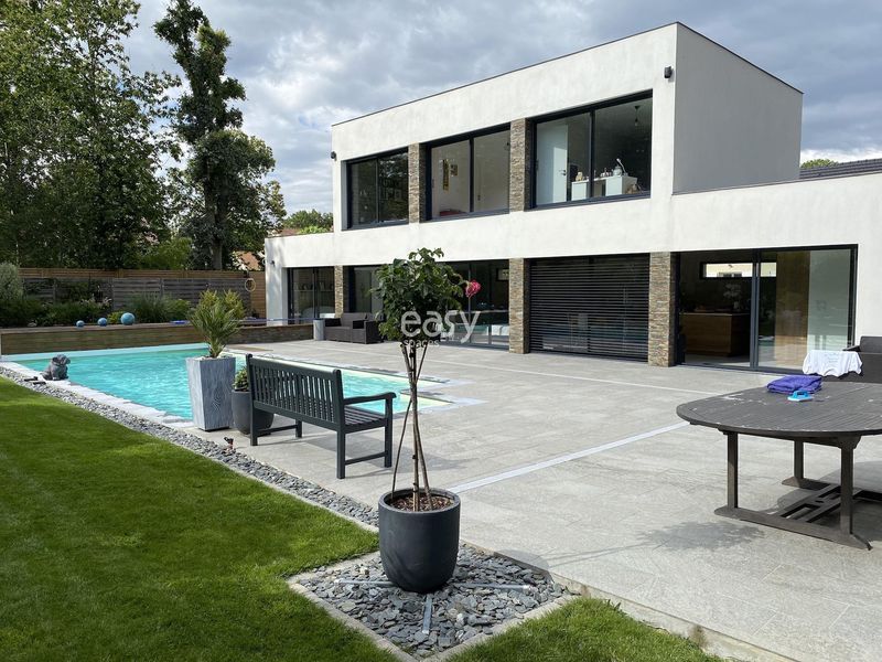 Event venue available for rent in Paris, FRANCE with excellent facilities and services