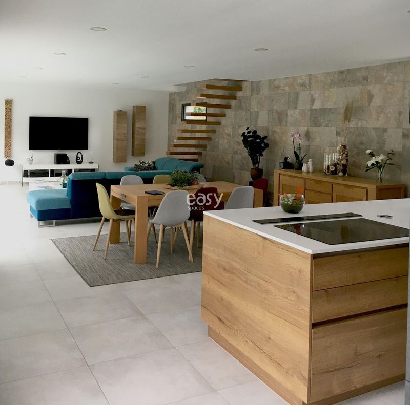 Modern villa photo shoot taking place in the city of Paris, FRANCE