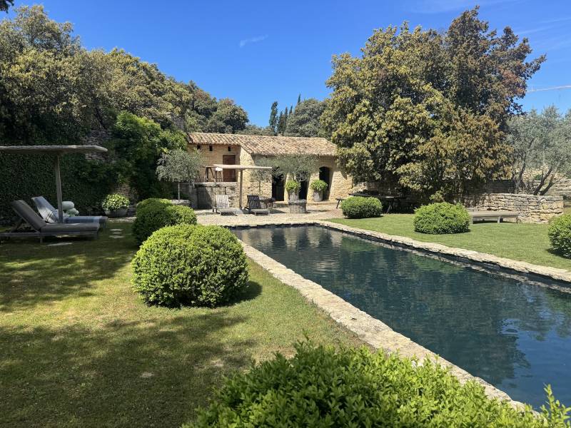 Large and picturesque villa located in Provence, FRANCE, ideal for professional photo shoots