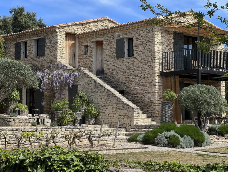 Beautiful house located in the southern region of France ideal for professional photo shootings and artistic projects