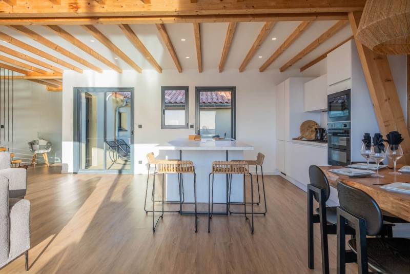 Rental of a house with a stunning beach view in Béziers, FRANCE, perfect for photo shooting sessions