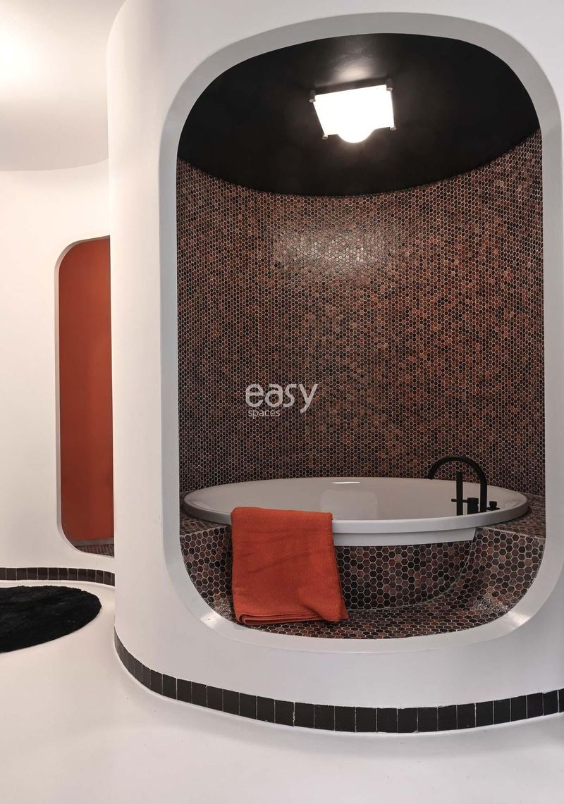 Unusual villa perfect for film shooting in the PACA region of FRANCE