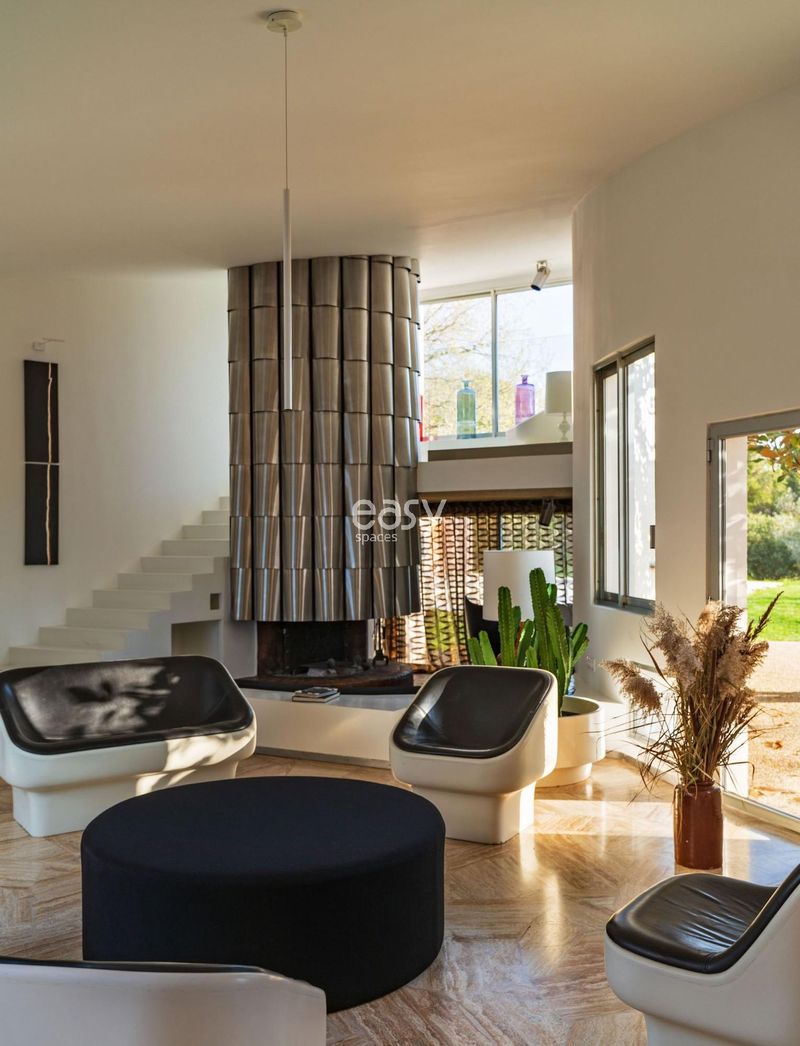 Unusual and unique photoshoot location in Arles, France