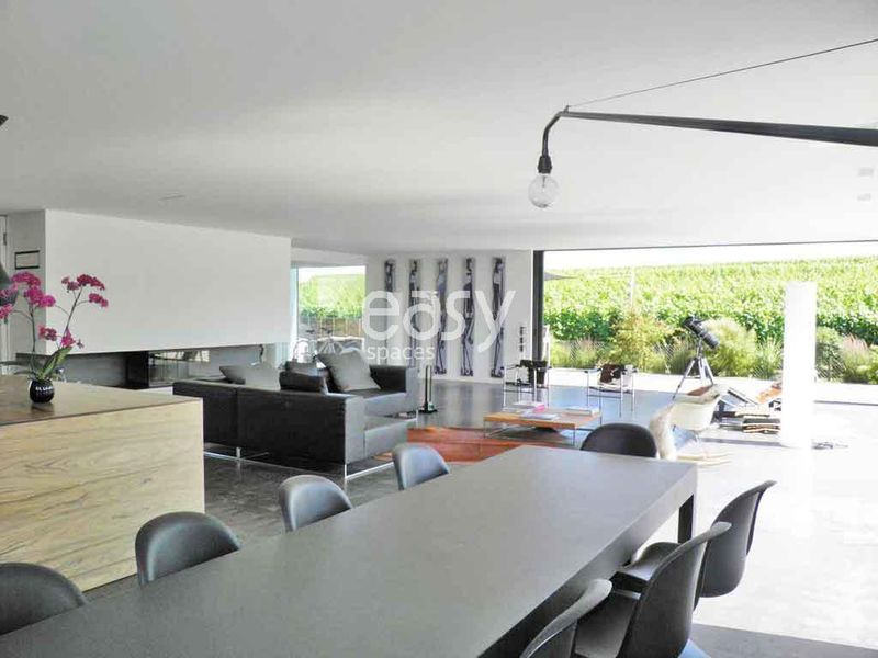 location tracking and identification on the map of Starsbourg