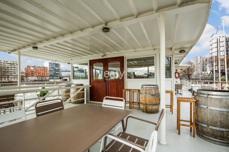 rent a houseboat for an event in the city of Paris, FRANCE