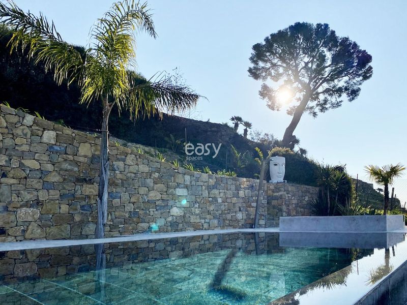 Contemporary villa available for rent in FRANCE specifically designed for professional photo and video shooting sessions