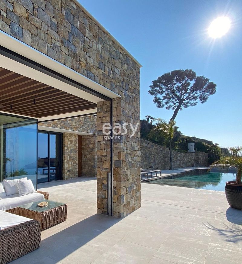 Photoshoot location with sea view on the French Riviera coast in FRANCE