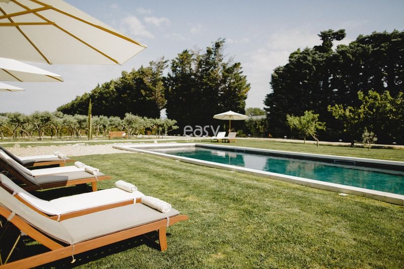 Shooting location in the city of Avignon, known for its historic landmarks and beautiful scenery