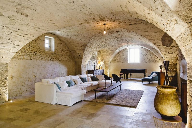 filming location in the picturesque and culturally rich region of Vaucluse