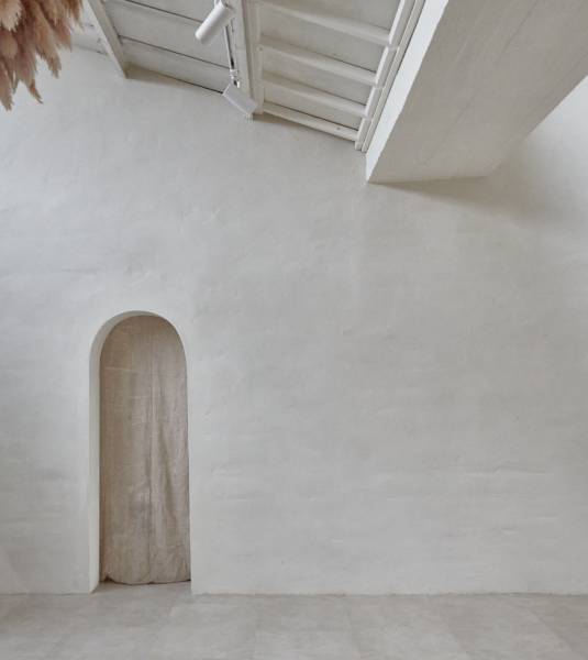 Minimalist and Stylish Photoshoot Location in FRANCE