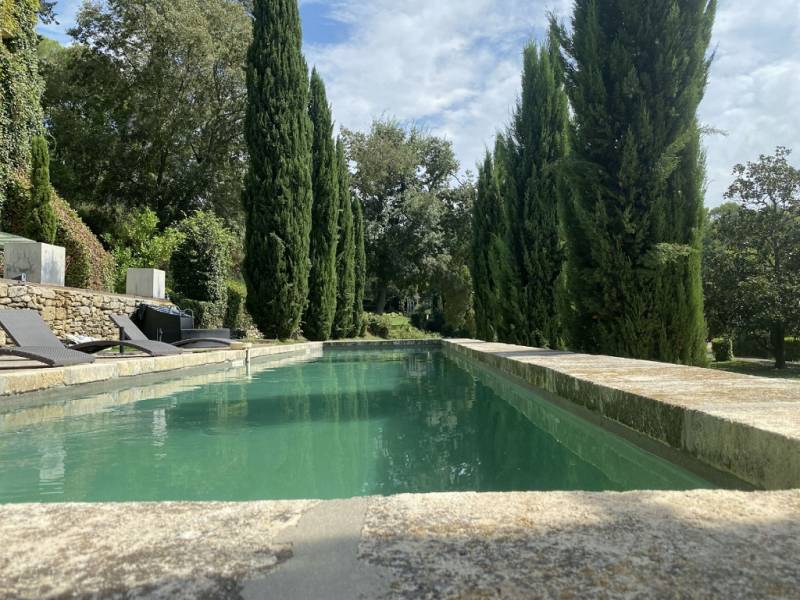 Renting a charming historic bastide house for professional photo shooting in the beautiful Provence region of France