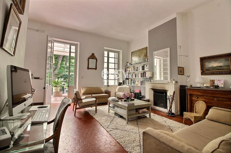 Filming location situated in the scenic Bouches-du-Rhône region, specifically in the vibrant city of Marseille