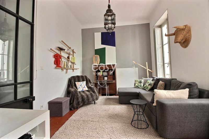 Movie set available for rent in the Marseille Provence-Alpes-Côte d'Azur region