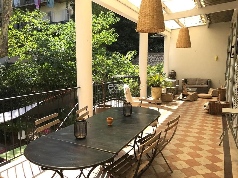 rental of elaborate and specialized photo shoot sets and backgrounds in Marseille 13