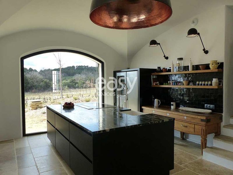 find a suitable and picturesque shooting location in the beautiful and sunny south of France