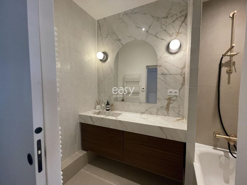 Offer a place for a professional photo shoot session in France