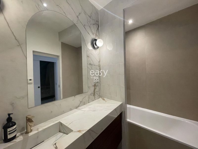 Beautiful and charming bathroom perfect for photo shooting session in Toulouse, FRANCE