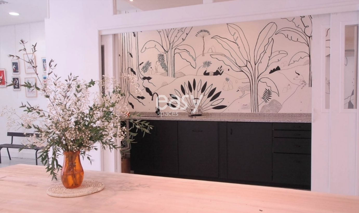 find a location or entity in FRANCE with detailed and precise criteria