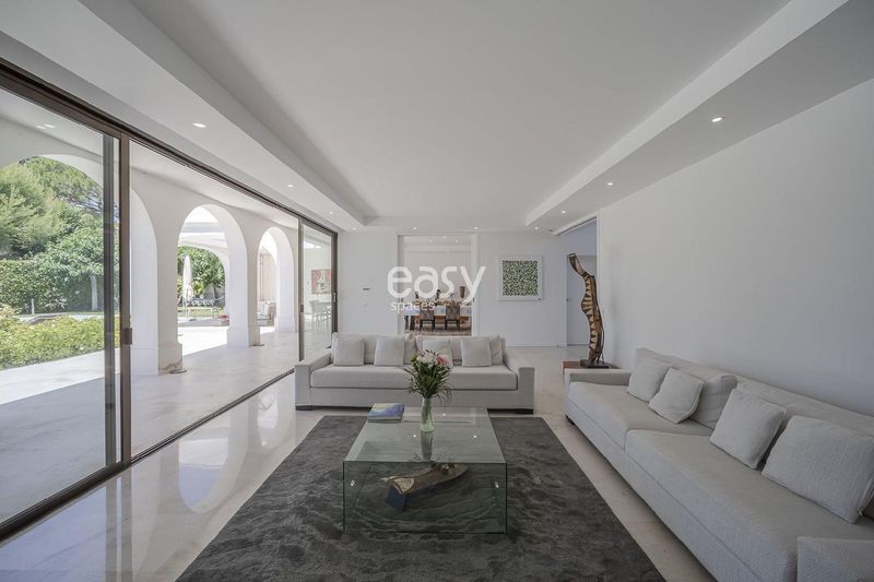 Private villa living room available for rental for filming purposes in Cannes, FRANCE 06