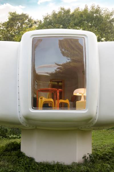 Rent a highly futuristic and uniquely designed set for photo shoots in the region of Île-de-France, FRANCE