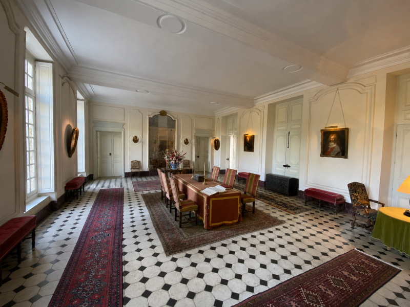 rent a castle for filming paris