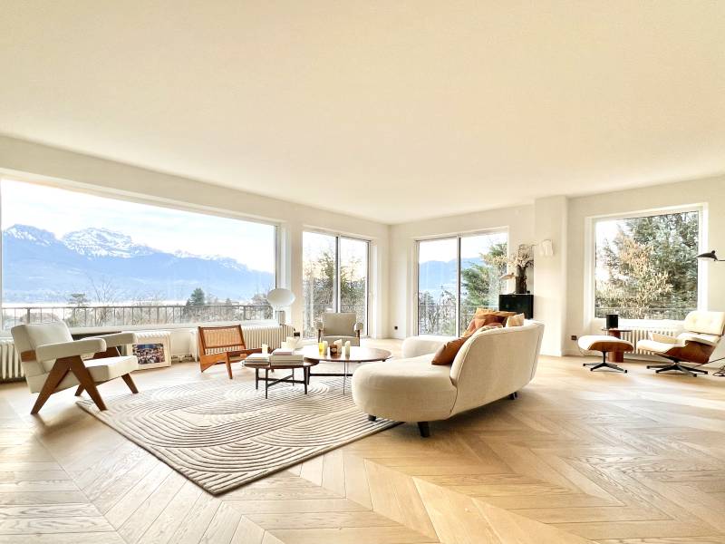 Photo shooting location in the beautiful city of Annecy, FRANCE