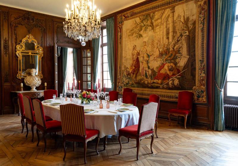 Find a unique photoshoot location in Paris