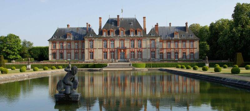 Château rental for editorial photoshoots in Paris