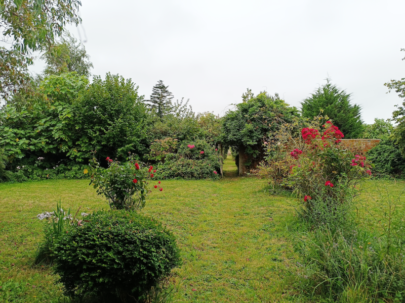 Countryside outdoor photoshoot location in FRANCE with natural scenic beauty