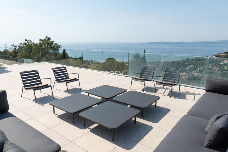 Sea view villa ideally located in Fréjus for professional shooting sessions