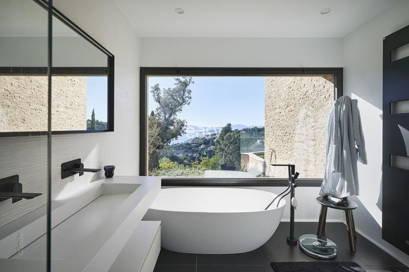 Contemporary villa ideally designed for professional photo shoots located in the Var region of FRANCE