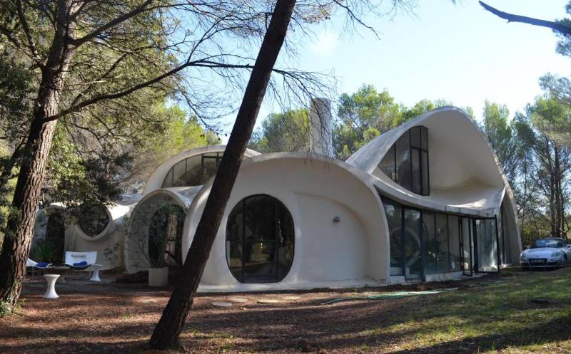 Unique and Unconventional House Available for Rent for Professional Photo Shoots in Avignon, FRANCE