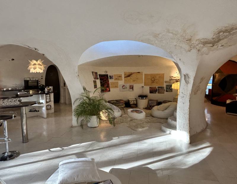 Renting a Unique and Unconventional House in Avignon, FRANCE, for a Professional Photoshoot Session