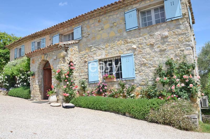 Provencal farmhouse suitable for beautiful and artistic photo shooting sessions