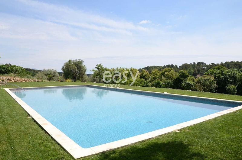 Filming Locations and Studios Utilized in Cannes for Various Productions